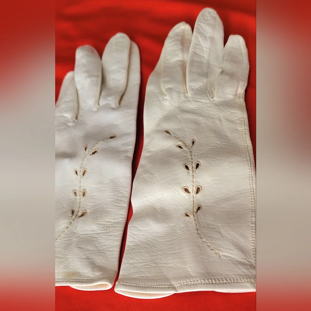 Vintage Evening Leather Gloves, Kid Size 7, Embroidered Vine Design, Ivory